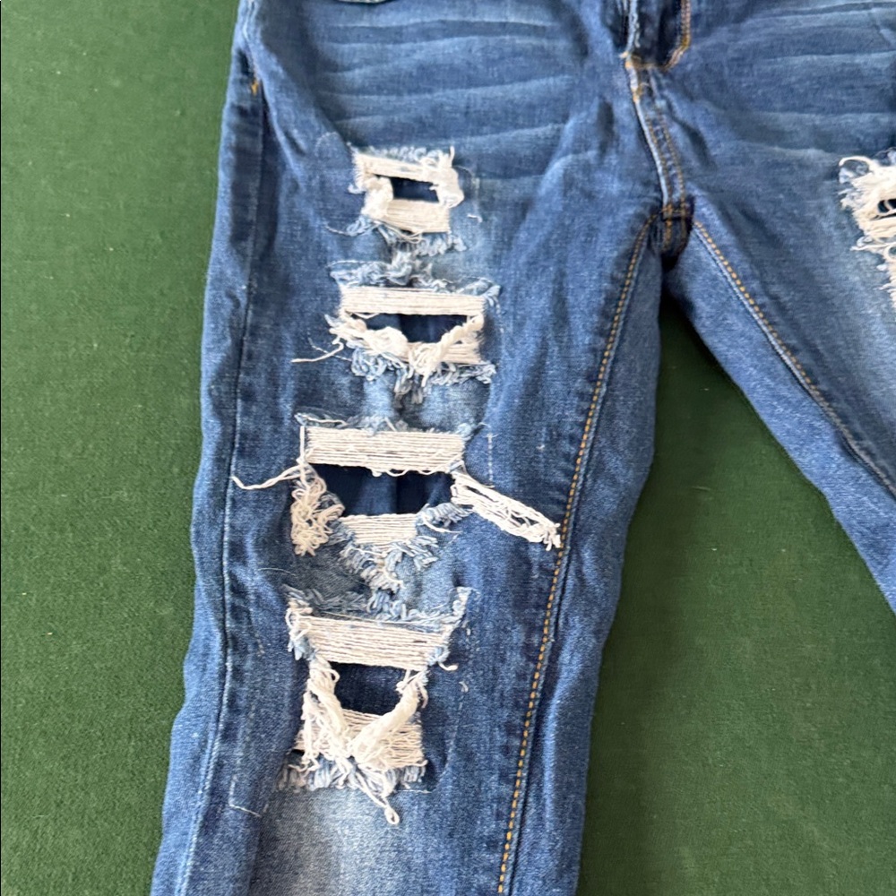 High Rise Distressed Blue Jeans. CAJA. #. 7 - Picture 3 of 8